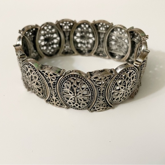Vintage Silver Tone Filigree Stretch Bracelet - Picture 6 of 13